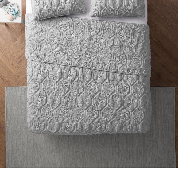 NWT VCNY Home King Quilt Set: Charming Beach Bedding Design in gray - Picture 5 of 7